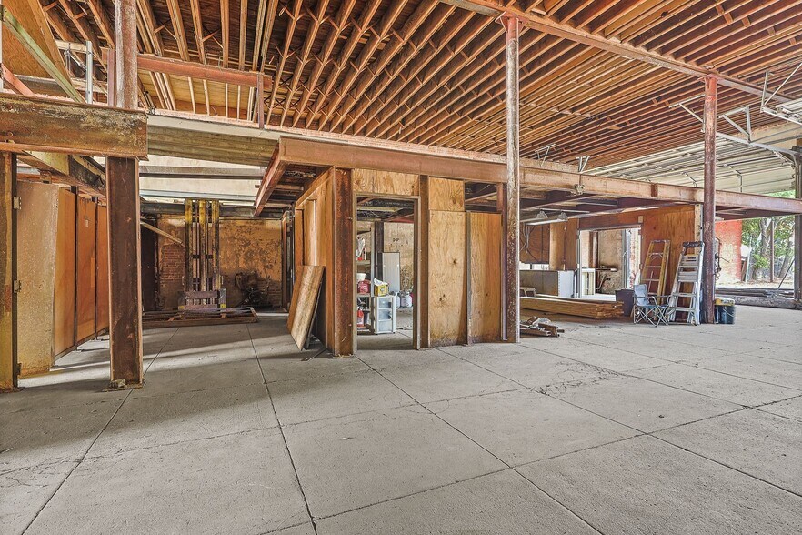 More Photos Of 125 S Waco St, Hillsboro Office For Sale