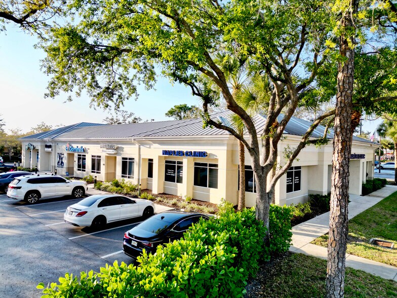 More Photos Of 7385 Radio Rd, Naples Storefront Retail Office For Lease