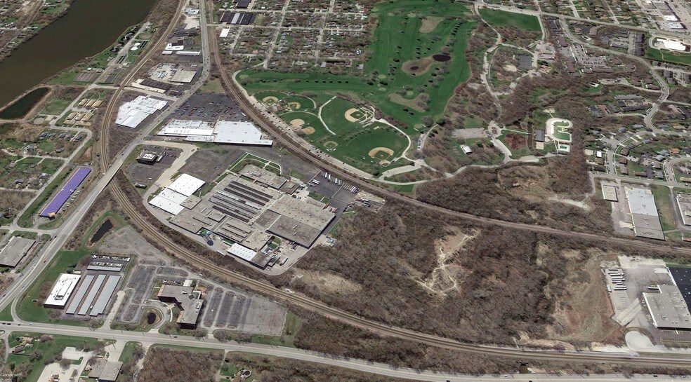 More Photos Of 900 N State St, Elgin Manufacturing For Sale