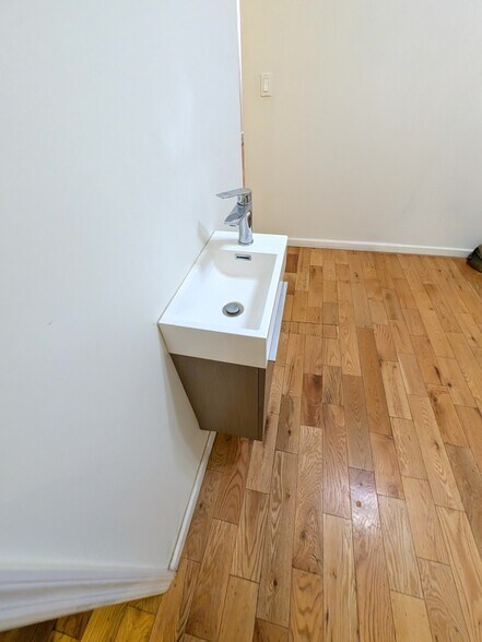 More Photos Of 56 W 39th St, New York Office For Lease