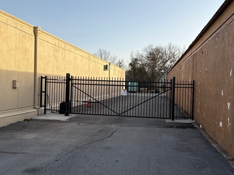 More Photos Of 8532-8548 E 41st St, Tulsa Freestanding For Lease