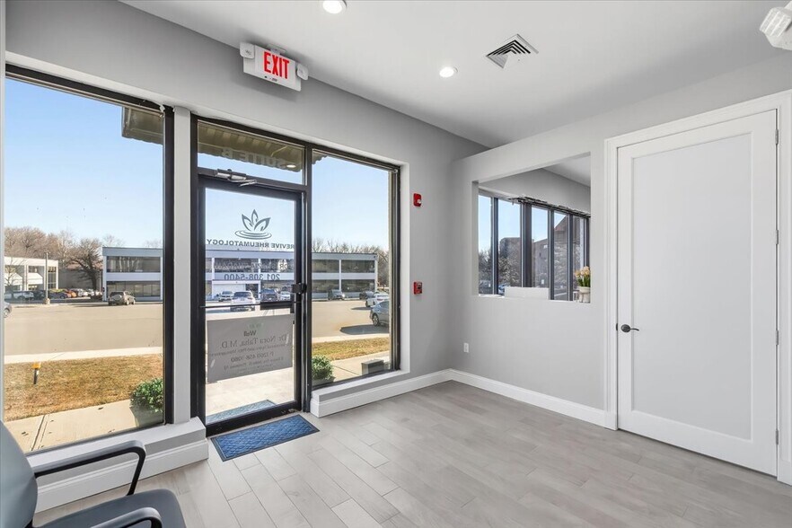 More Photos Of 2 Forest Ave, Paramus Medical For Lease