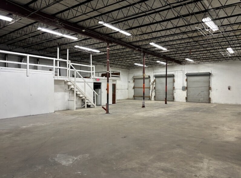 More Photos Of 3000 NW 23rd Ave, Oakland Park Warehouse For Lease