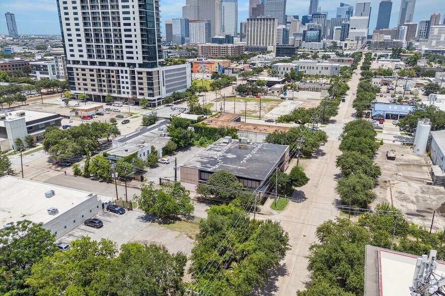 More Photos Of 2918 San Jacinto St, Houston Medical For Sale