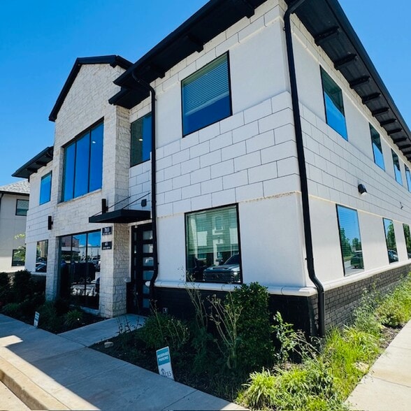 More Photos Of 7810 E 108th St, Tulsa Office For Sale
