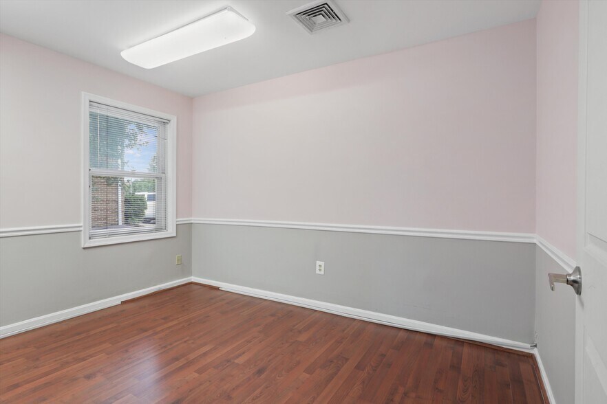 More Photos Of 2106 Gallows Rd, Vienna Office For Lease