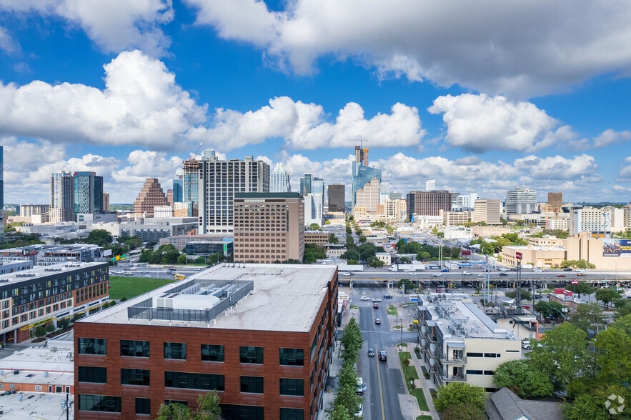 More Photos Of 900 E 6th St, Austin Apartments For Lease