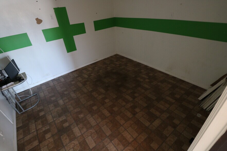 More Photos Of 2418 US Highway 19, Holiday General Retail For Lease