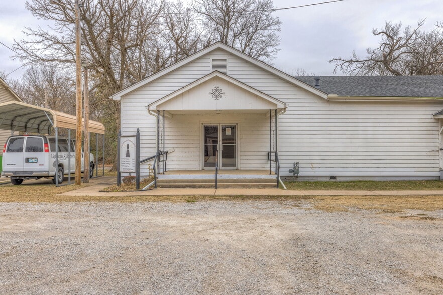 More Photos Of 215 S Bixby St, Coweta Religious Facility For Sale