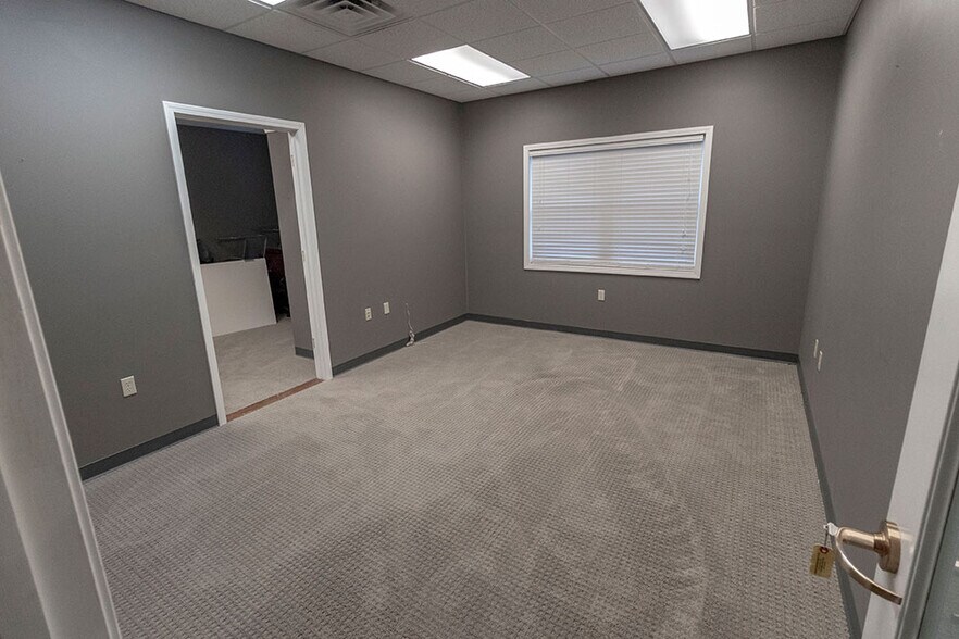 More Photos Of 1517 Chapel Hill Rd, Columbia Office For Lease