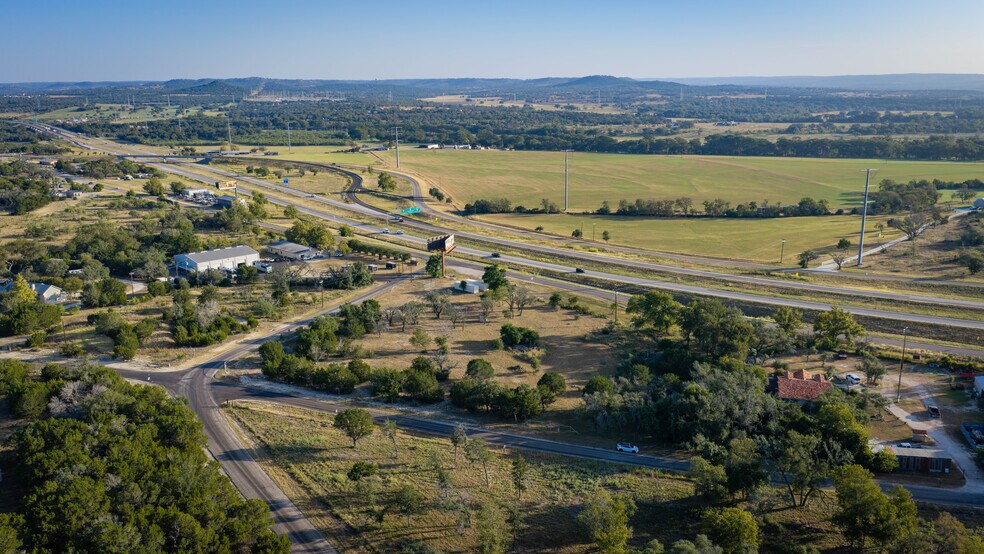 More Photos Of 3 Holiday Rd, Comfort Land For Lease