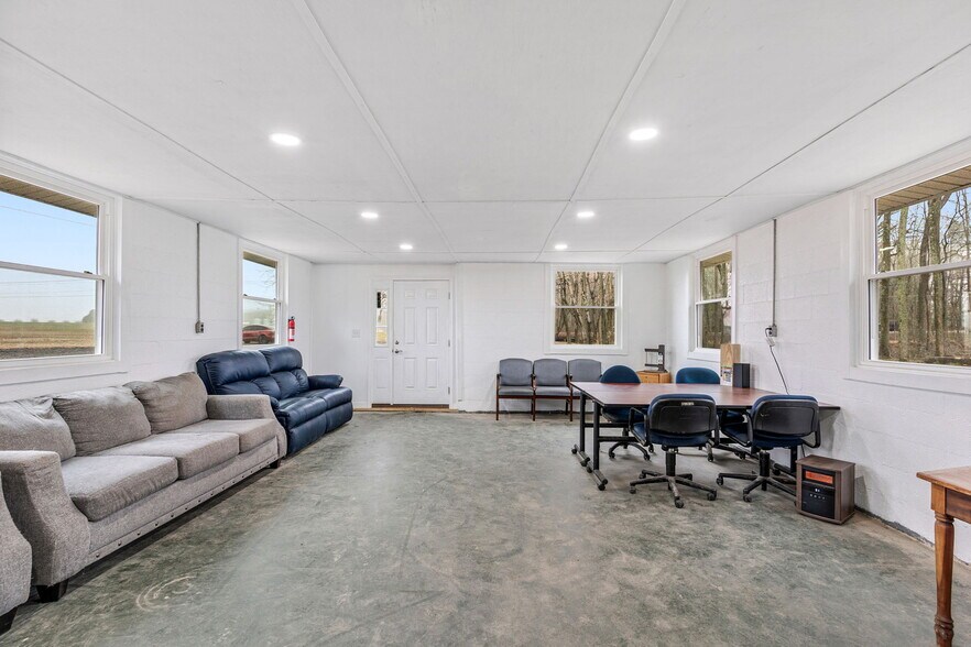 More Photos Of 5614 Ruffin Rd, Prince George Office For Sale