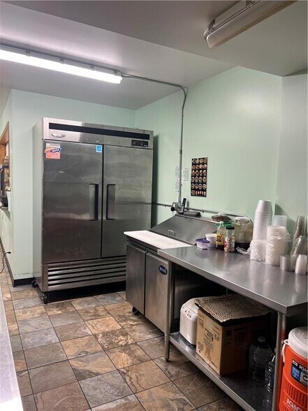 More Photos Of 416 Putnam St, Eau Claire Supermarket For Sale