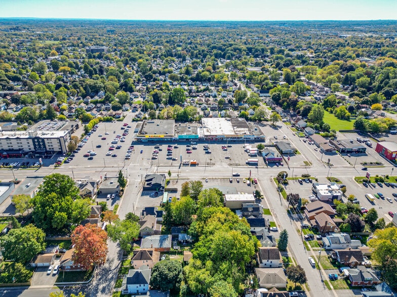 More Photos Of 6499 Lundys Ln, Niagara Falls Auto Repair For Sale