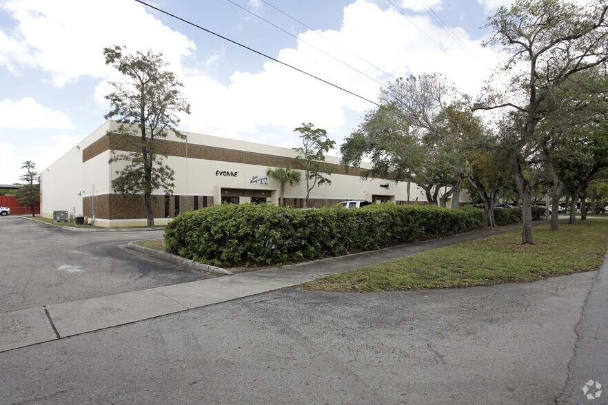 More Photos Of 3280-3292 N 29th Ct, Hollywood Warehouse For Lease