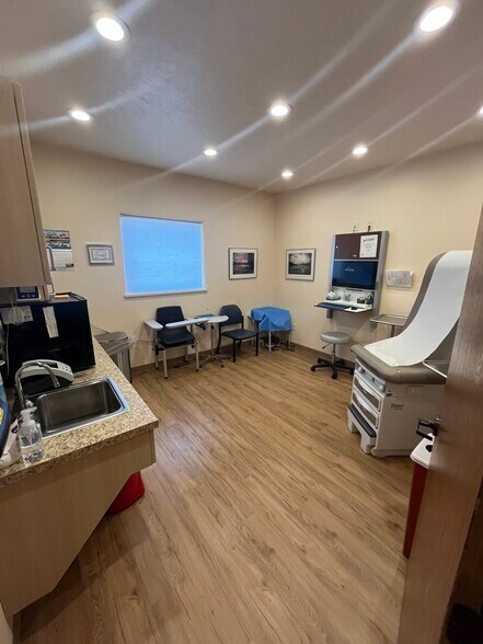 More Photos Of 175 N 1st St, Lander Healthcare For Lease
