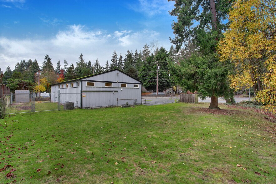 More Photos Of 23631 Edmonds Way, Edmonds Warehouse For Sale