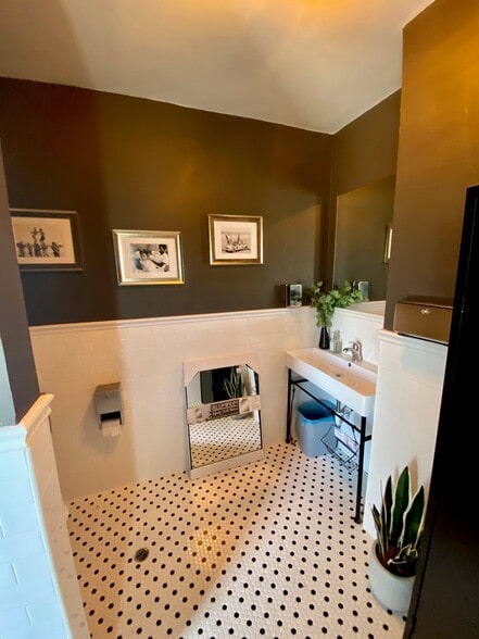 More Photos Of 970-980 Garnet Ave, San Diego Storefront Retail Office For Lease