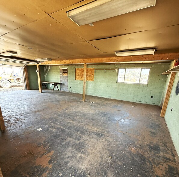 More Photos Of 50 E Concord Bridge St, Big Water Light Distribution For Sale