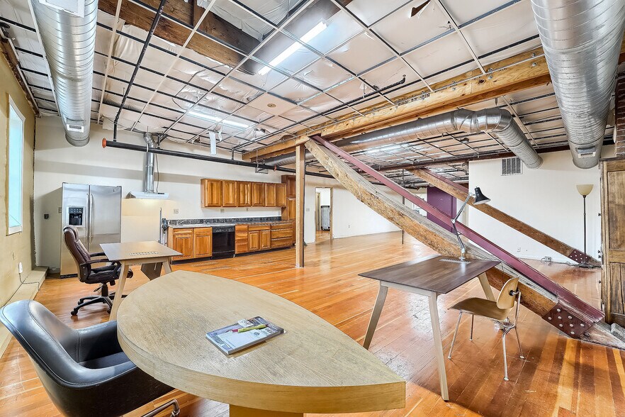 More Photos Of 611 2nd Ave, Longmont Showroom For Sale