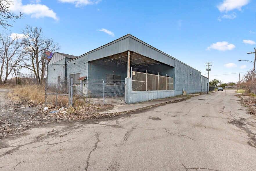 More Photos Of 15306 Rosa Parks Blvd, Detroit Warehouse For Sale