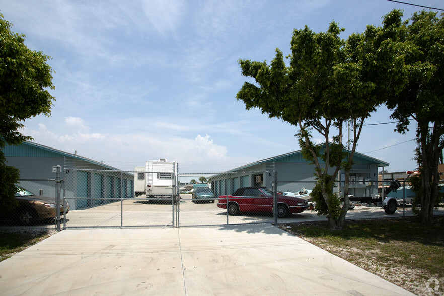 Primary Photo Of 830 Buttonwood Dr, Fort Myers Self Storage For Sale