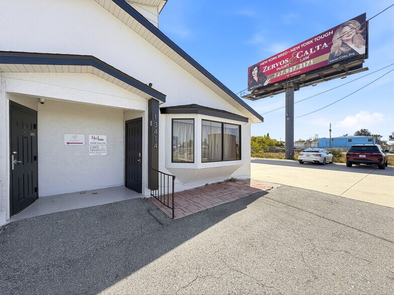 More Photos Of 13414 US Highway 19, Hudson Showroom For Lease