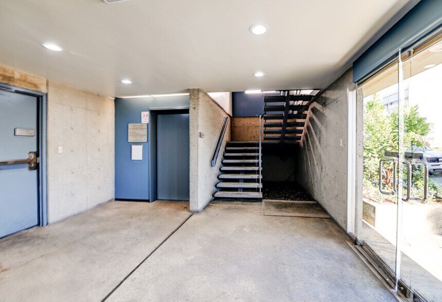 More Photos Of 10841 Paramount Blvd, Downey Office For Lease