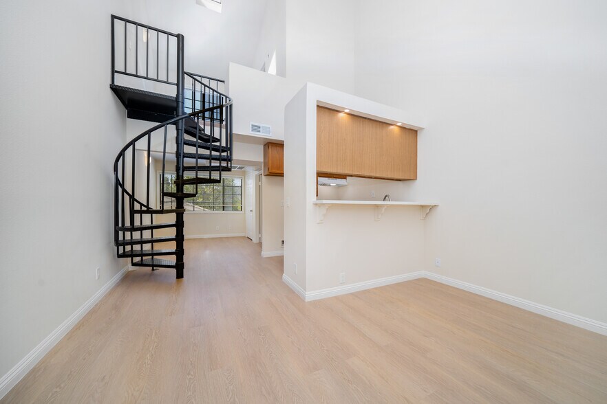 More Photos Of 4651 Cahuenga Blvd, North Hollywood Apartments For Sale