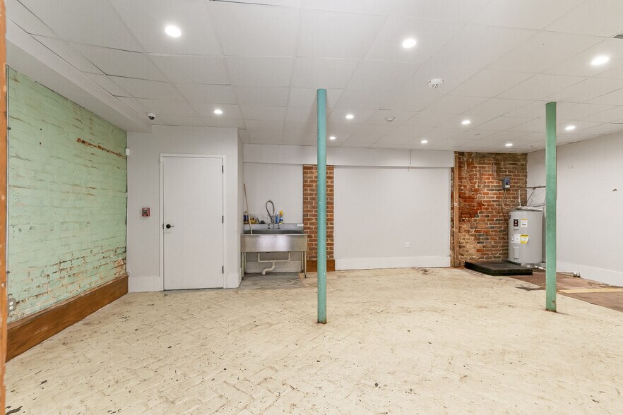 More Photos Of 1600 Prytania St, New Orleans Freestanding For Lease