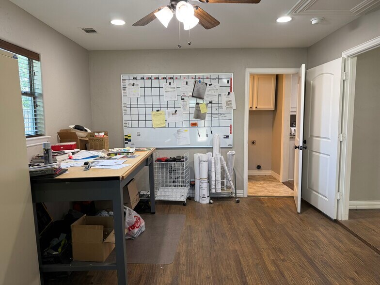 More Photos Of 414 N Kealy Ave, Lewisville Office For Sale
