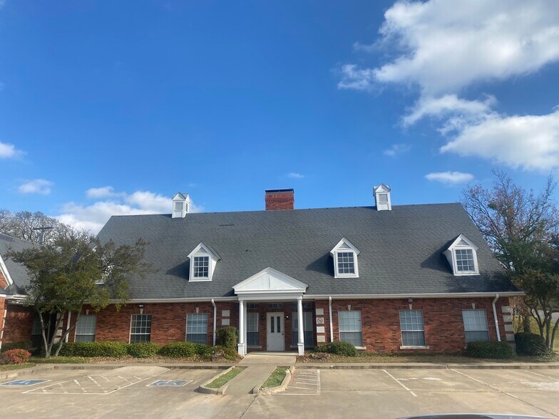 More Photos Of 1115 Memorial Dr, Denison Medical For Lease