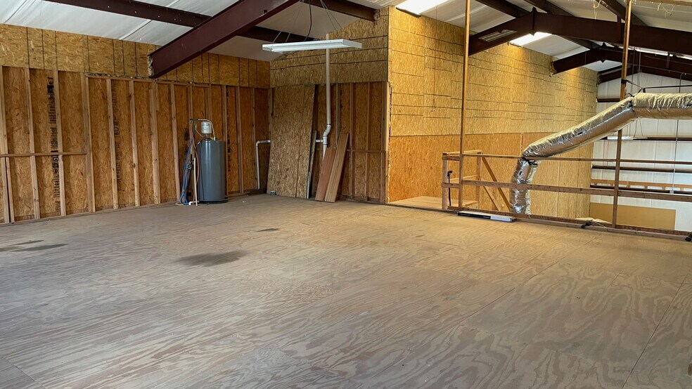 More Photos Of 1144 Pride Dr, New Braunfels Flex For Lease