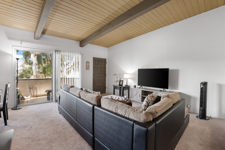 More Photos Of 5934 Buffalo Ave, Van Nuys Apartments For Sale