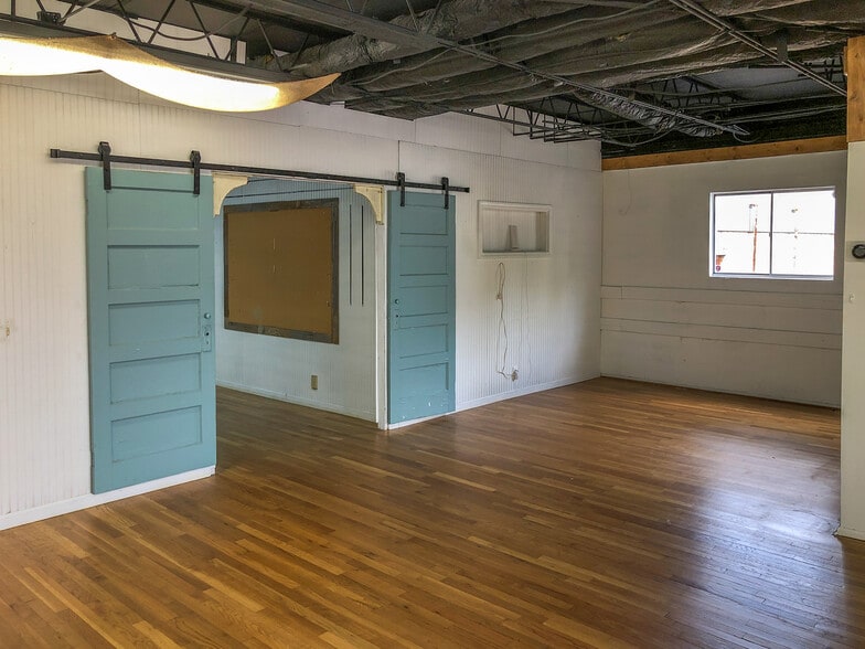 More Photos Of 4292 Railroad Ave, Tucker Storefront For Sale