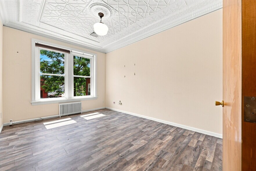 More Photos Of 44 Main St, Kingston Office For Lease