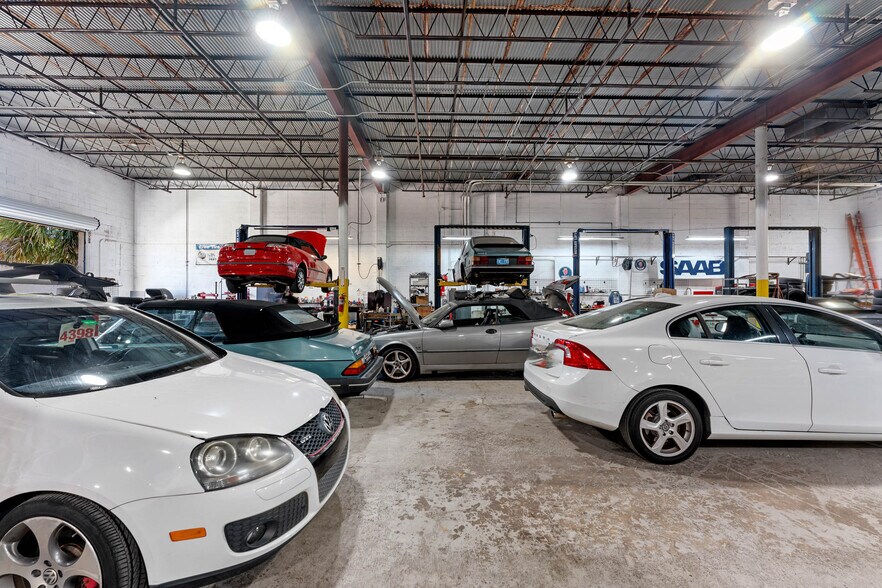 More Photos Of 700 Jackson Ave, Winter Park Manufacturing For Sale