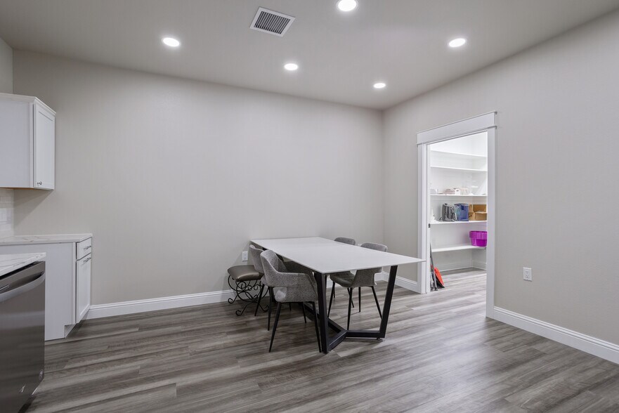 More Photos Of 2536 Old Happy Jack Rd, Cheyenne Flex For Sale