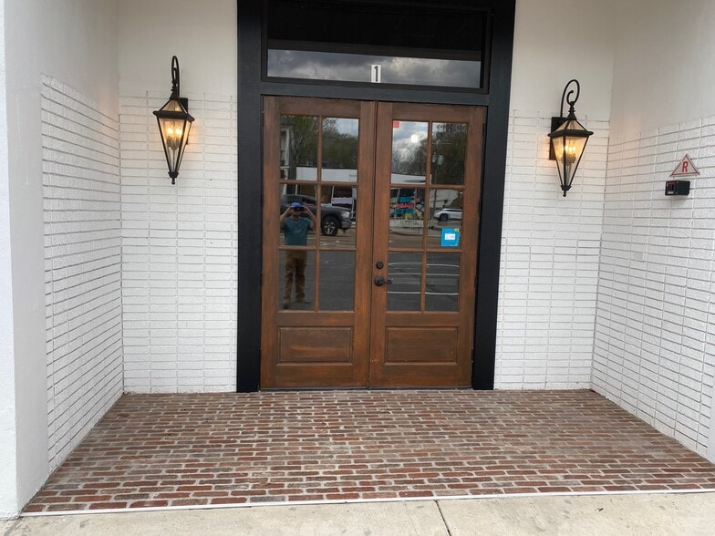 More Photos Of 2445 Highway 51, Hernando Restaurant For Lease