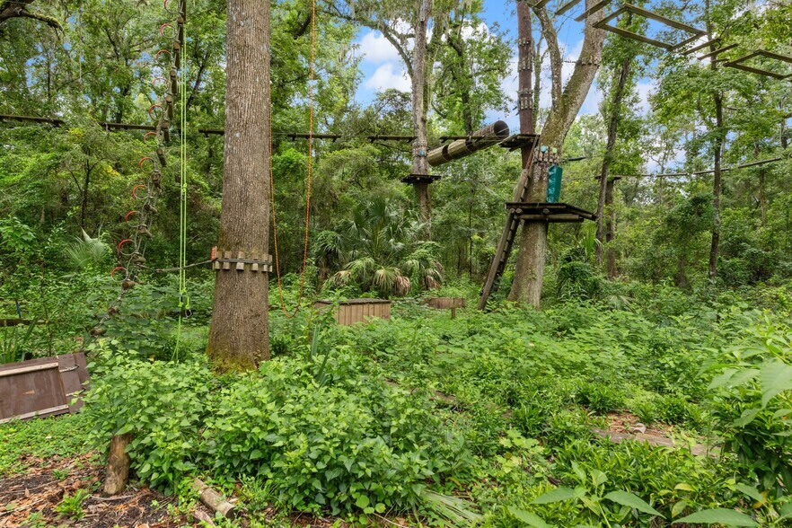 More Photos Of 6440 Cedar Ln, Brooksville Sports And Entertainment For Sale