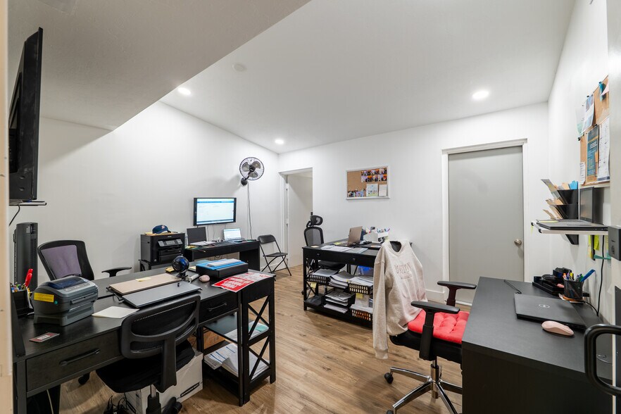 More Photos Of 3616 Broadway Ave, Fort Myers Medical For Sale