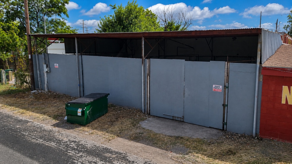 More Photos Of 755 N General McMullen Dr, San Antonio Light Manufacturing For Lease