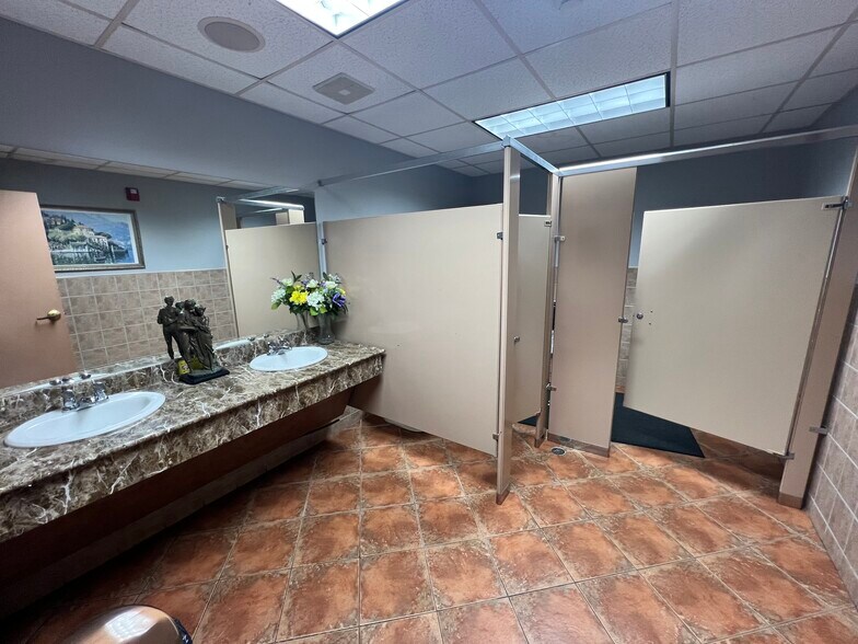 More Photos Of 9415 Main St, Clarence Freestanding For Sale