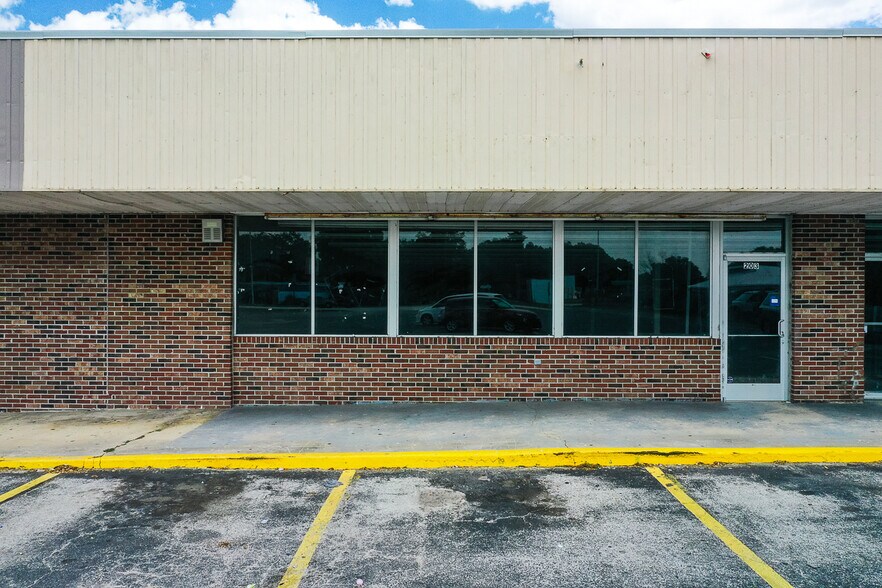 More Photos Of 201 S Charleston Ave, Fort Meade General Retail For Lease