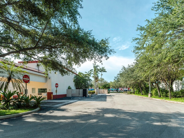 More Photos Of 6980 W Commercial Blvd, Lauderhill Drugstore For Sale
