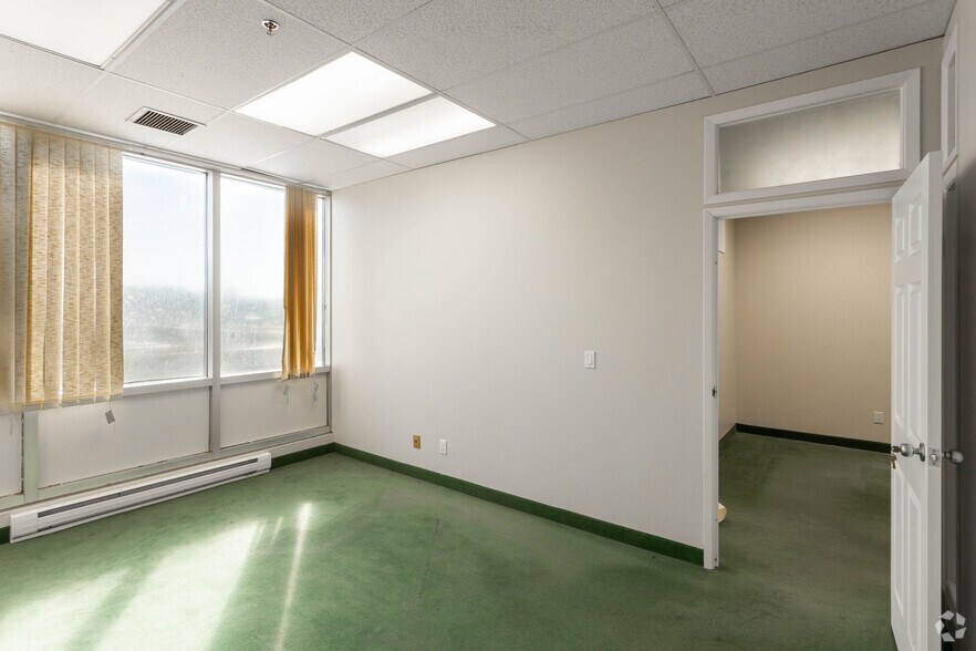 More Photos Of 1431-1527 Rebecca St, Oakville Unknown For Sale