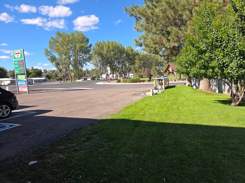 More Photos Of 103 US-20, Hines General Retail For Sale