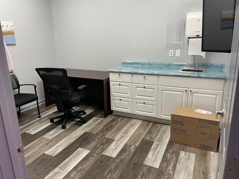 More Photos Of 106 Shoppers Way, Brunswick Unknown For Lease