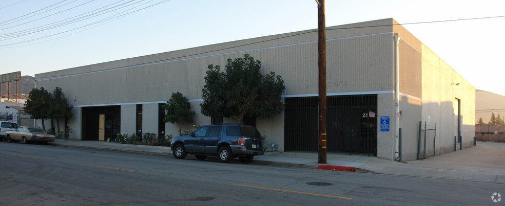 More Photos Of 2512-2516 Ontario St, Burbank Manufacturing For Lease