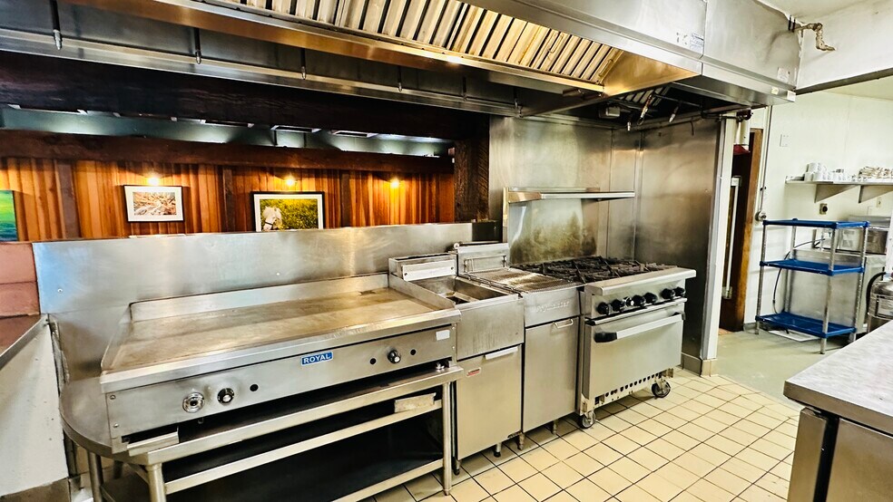 More Photos Of 54905 N Circle Dr, Idyllwild-Pine Cove Restaurant For Sale